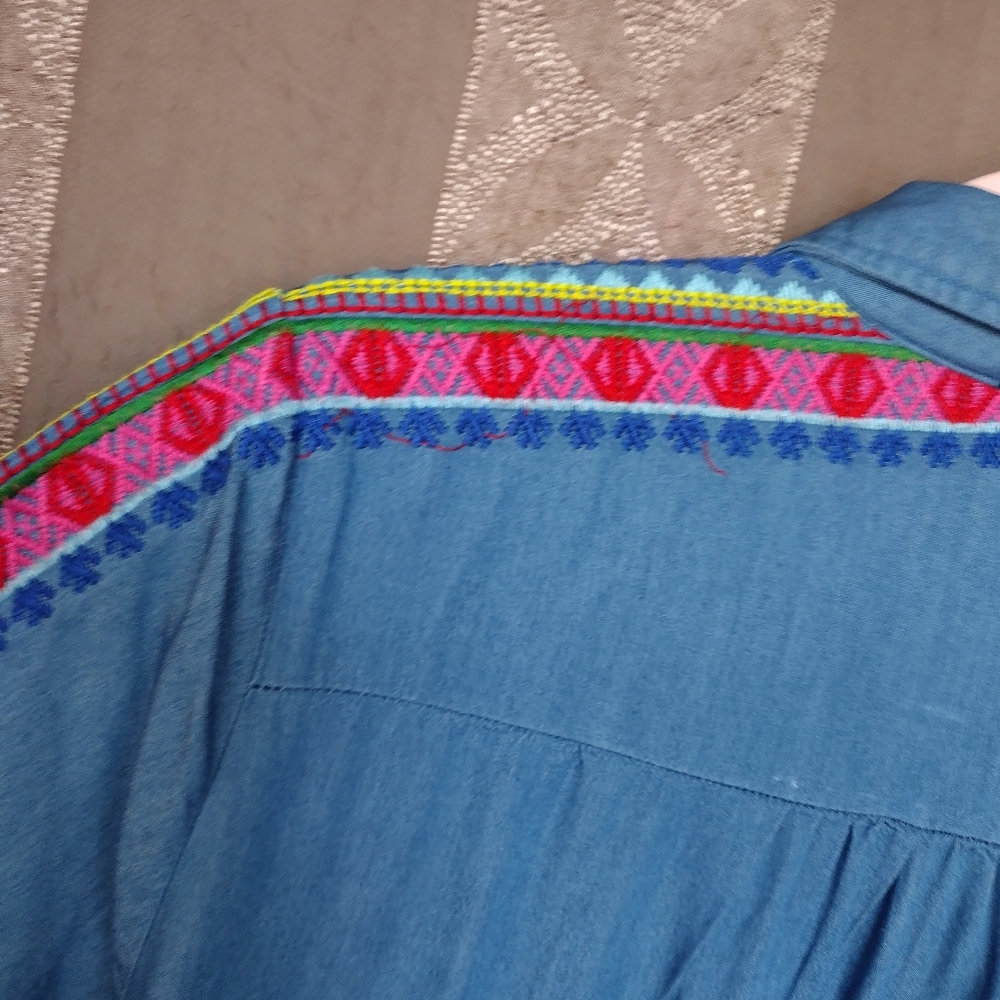 ๐ Andree by UNIT Women's Top Long Sleeve Embroidered Floral #0341 - Picture 5 of 14